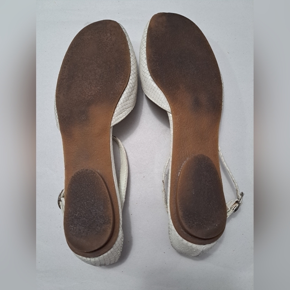 A.G. Giraudon Kaju Leather Flat With Fringe Pom - Picture 11 of 12